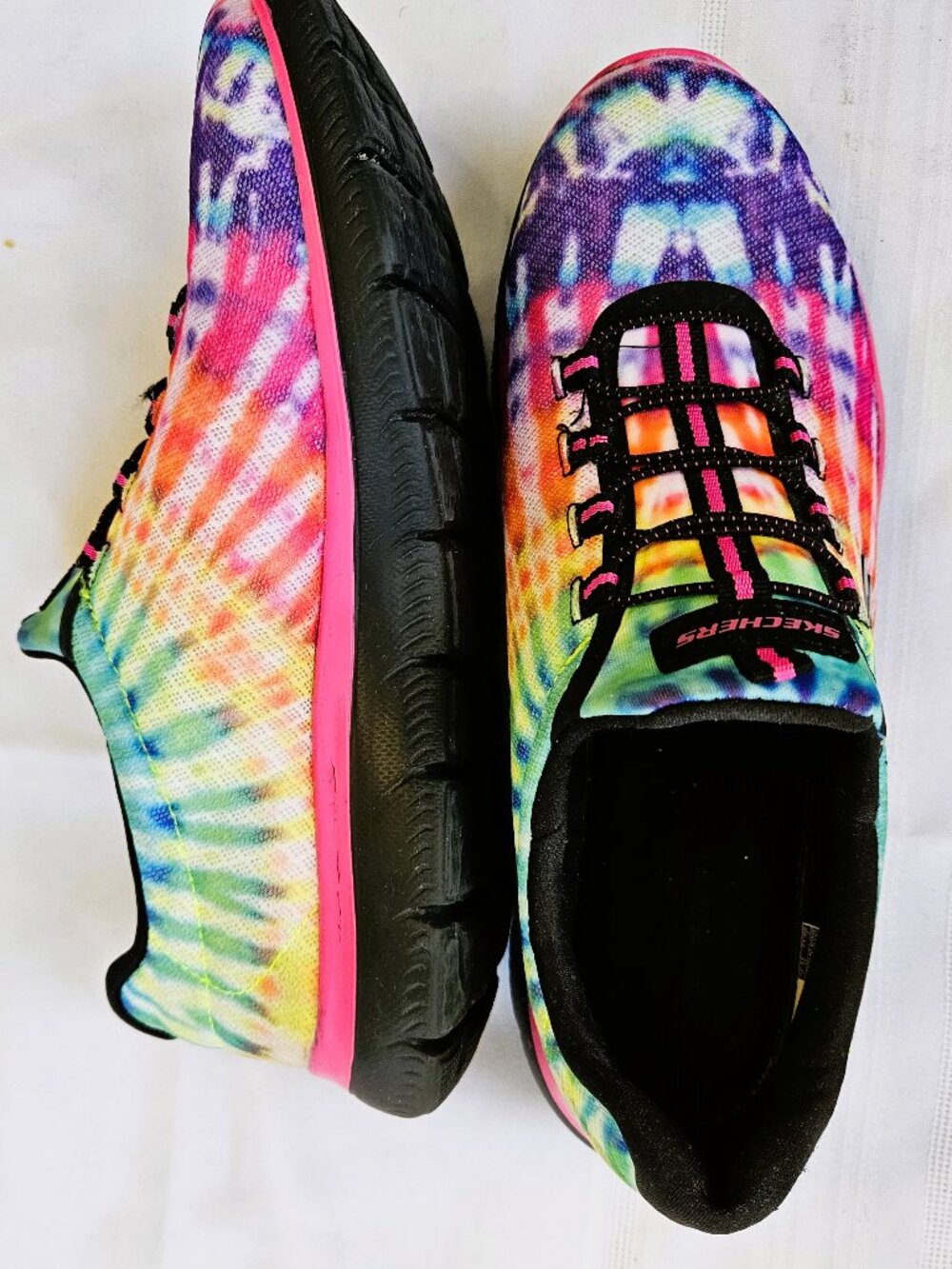 SKECHERS multicolored Tie-Died Groovy Women's Slip-0n Athletic Shoes Size 10 - Picture 2 of 6